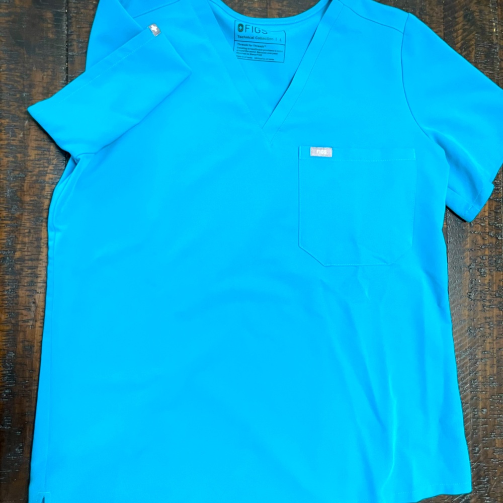Figs scrub top